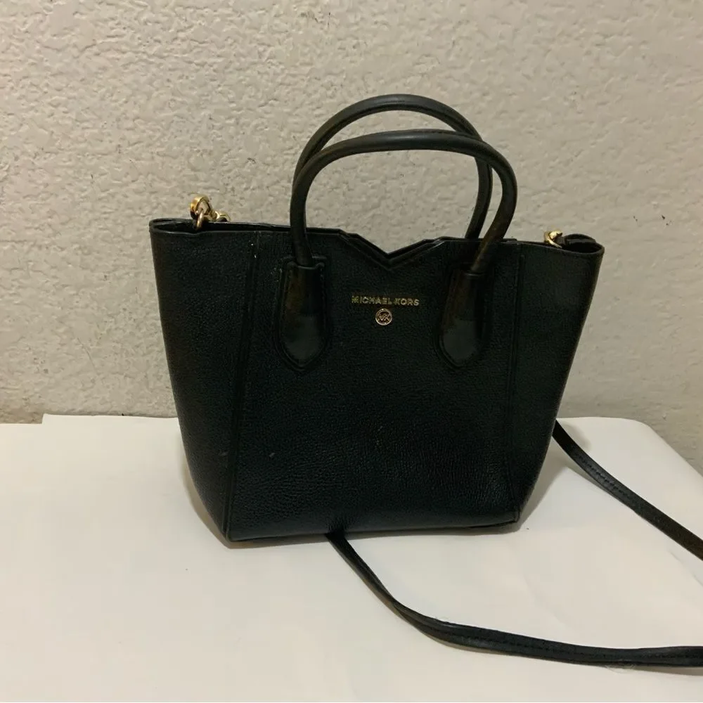 michael kors Mae Medium Pebbled Leather Messenger Bag